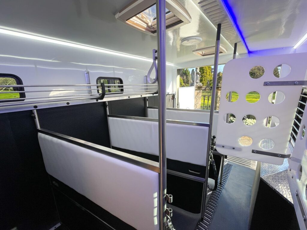 Horsebox flooring and partitions