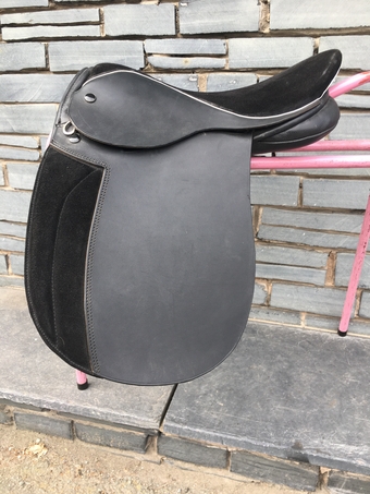 15” Wide English Show/WH Saddle - Black