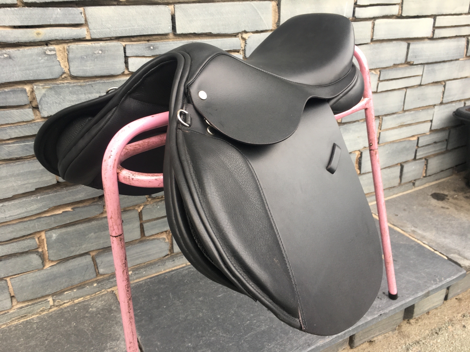  15” Med English Pony Jump Saddle - Black