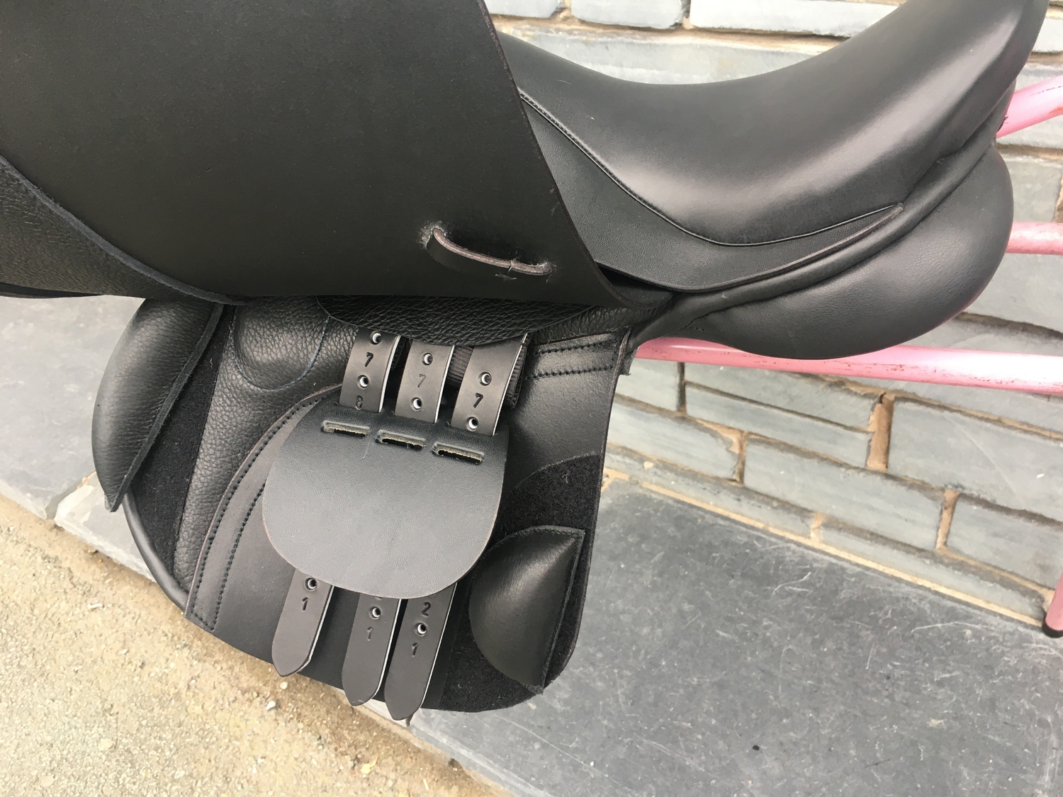  - 15” Med English Pony Jump Saddle - Black in 