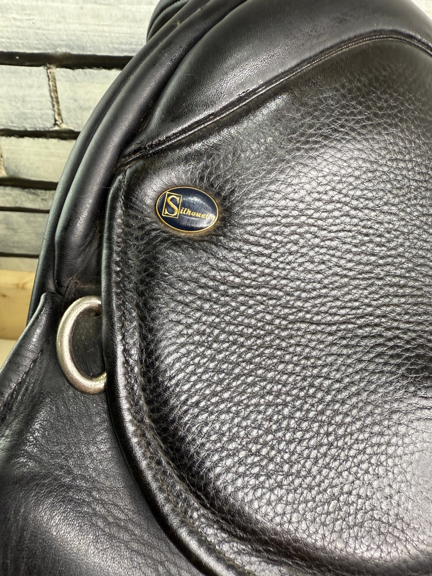 17 1/2” XW Silhouette Cob WH/VSD/GP Saddle - Black