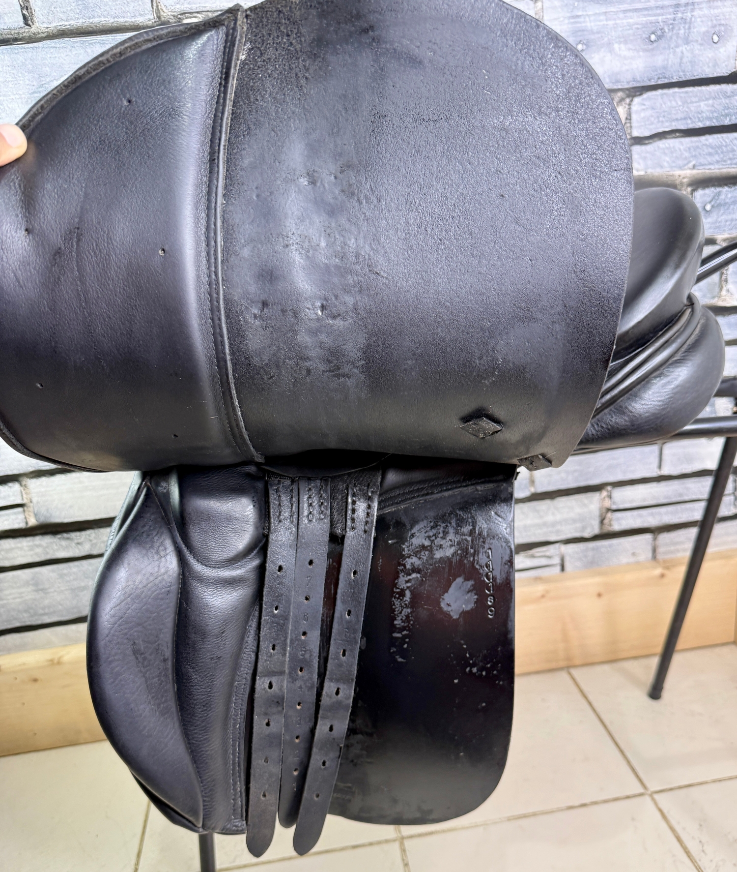  - 17 1/2” XW Silhouette Cob WH/VSD/GP Saddle - Black