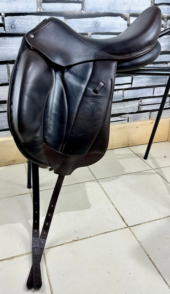 17 1/2” MW Voltaire Adelaide Monoflap Dressage Saddle - Brown