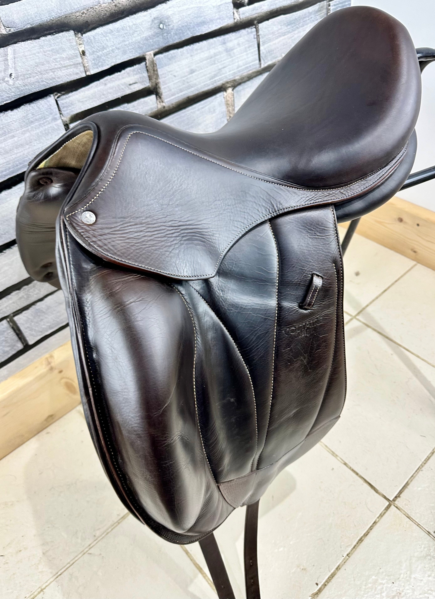 17 1/2” MW Voltaire Adelaide Monoflap Dressage Saddle - Brown