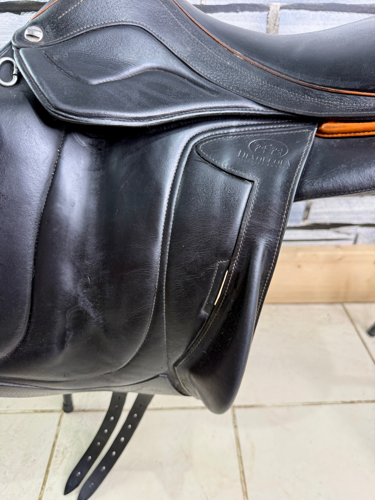  - 17 1/2” Medium-MW Devoucoux Chiberta Lab Monoflap Jump Saddle - Black/Orange in 