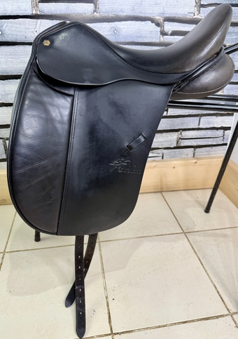 17” MW Kirkland Dressage Saddle - Black