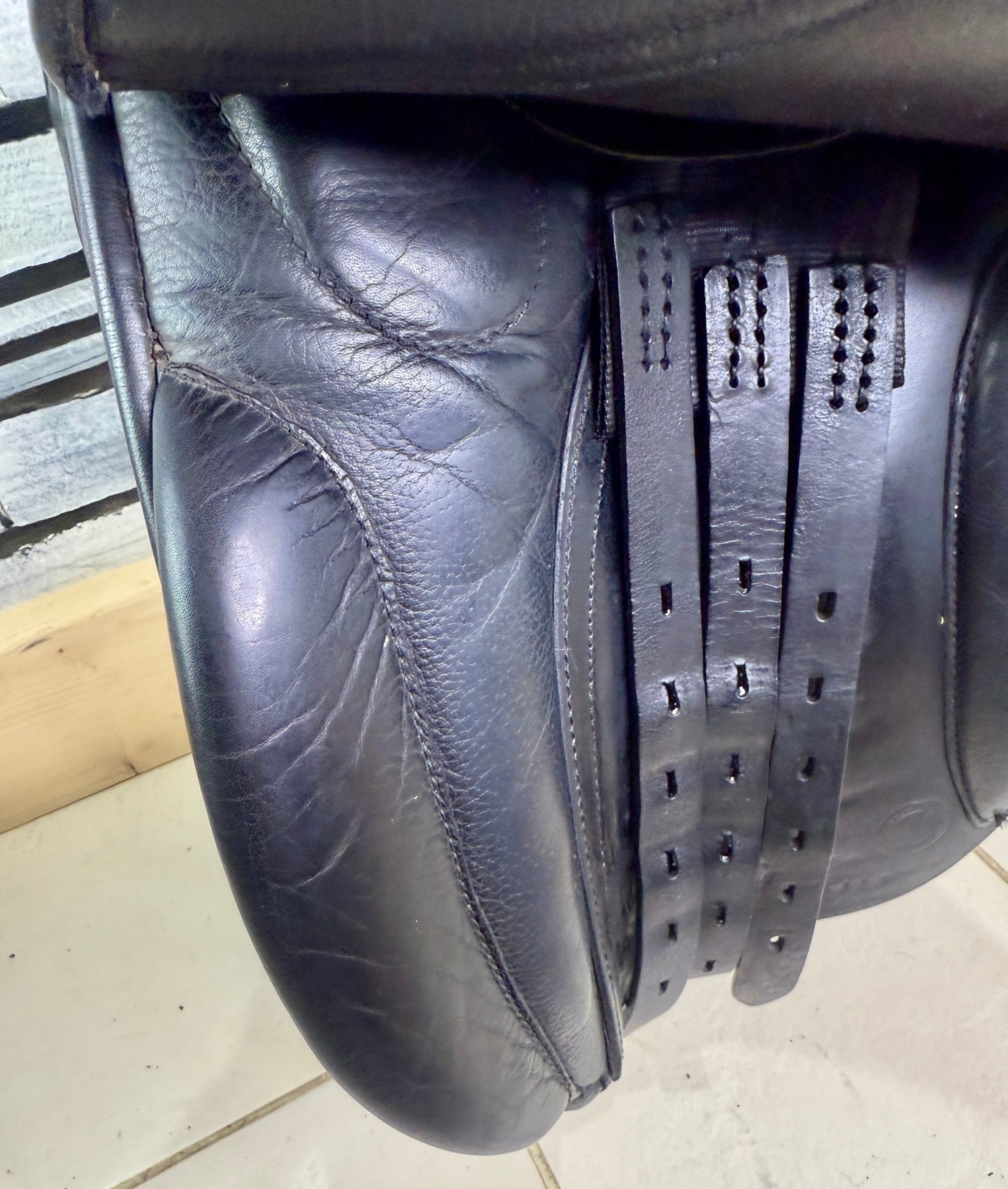  - 17” MW Black Country WH/VSD Saddle - Dark Havana/Black in 