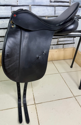 18” MW Albion Legend K2 Genesis Dressage Saddle - Black