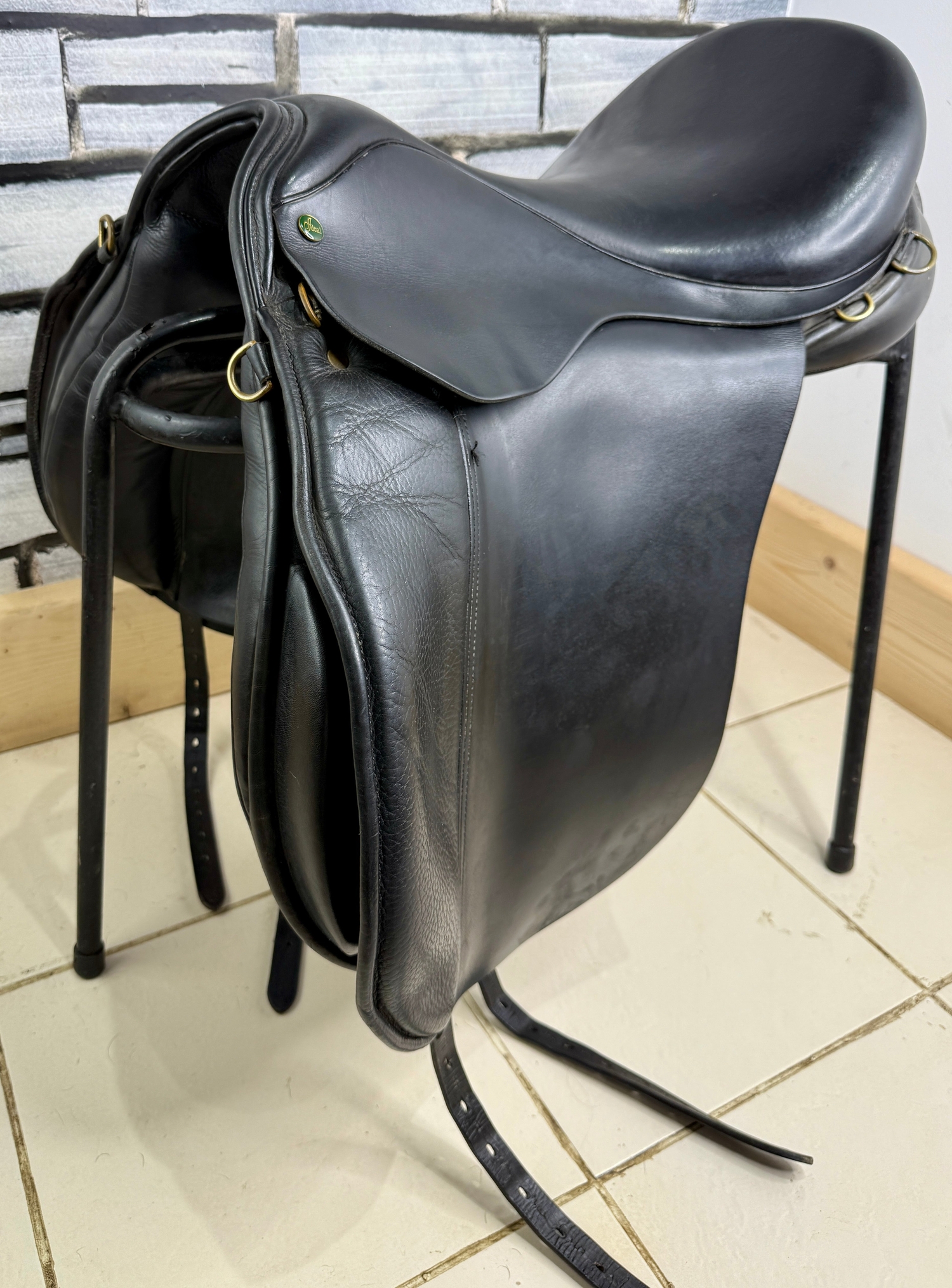 18” MW Ideal Jessica Dressage Saddle - Black