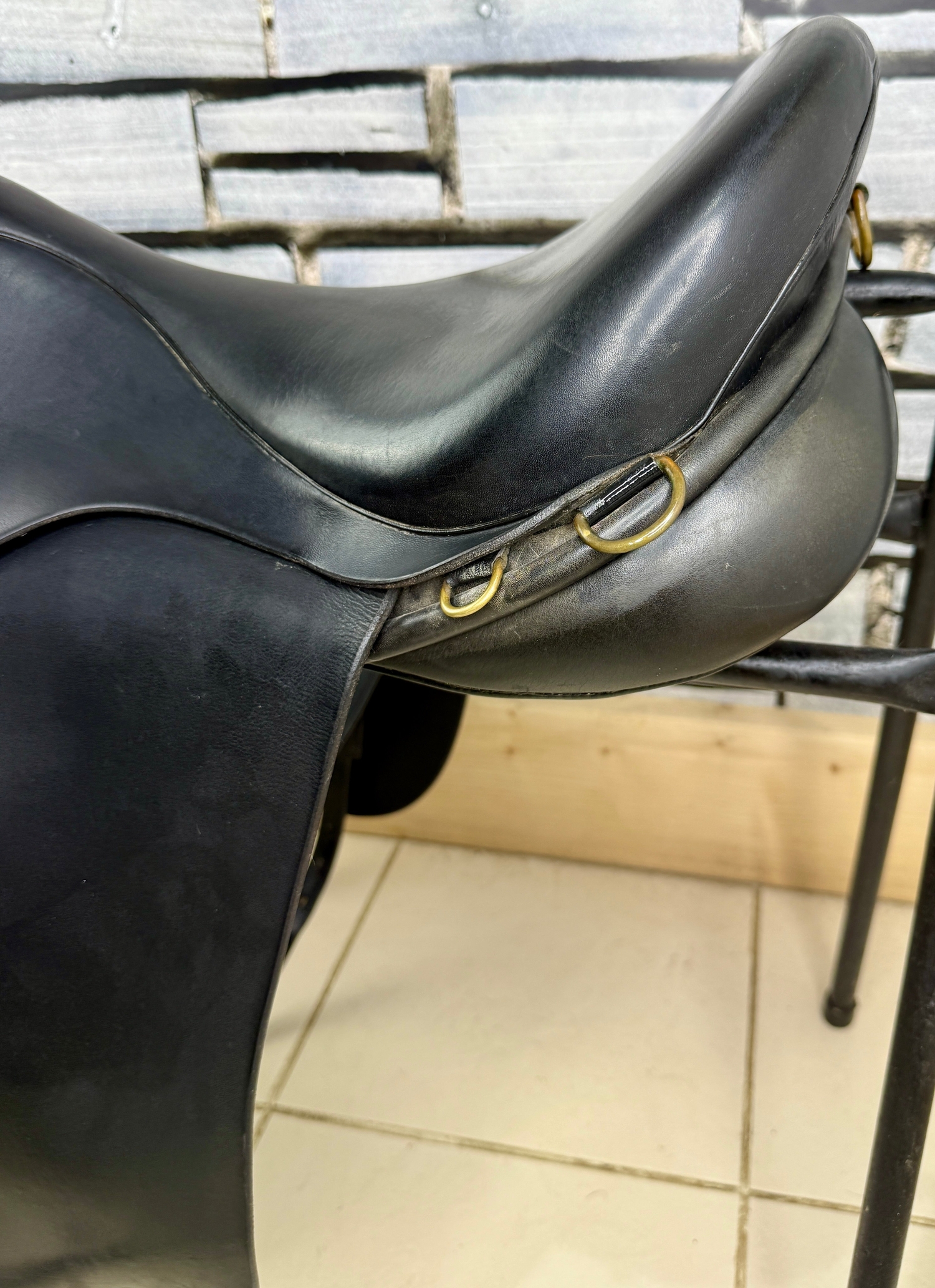 18” MW Ideal Jessica Dressage Saddle - Black - 