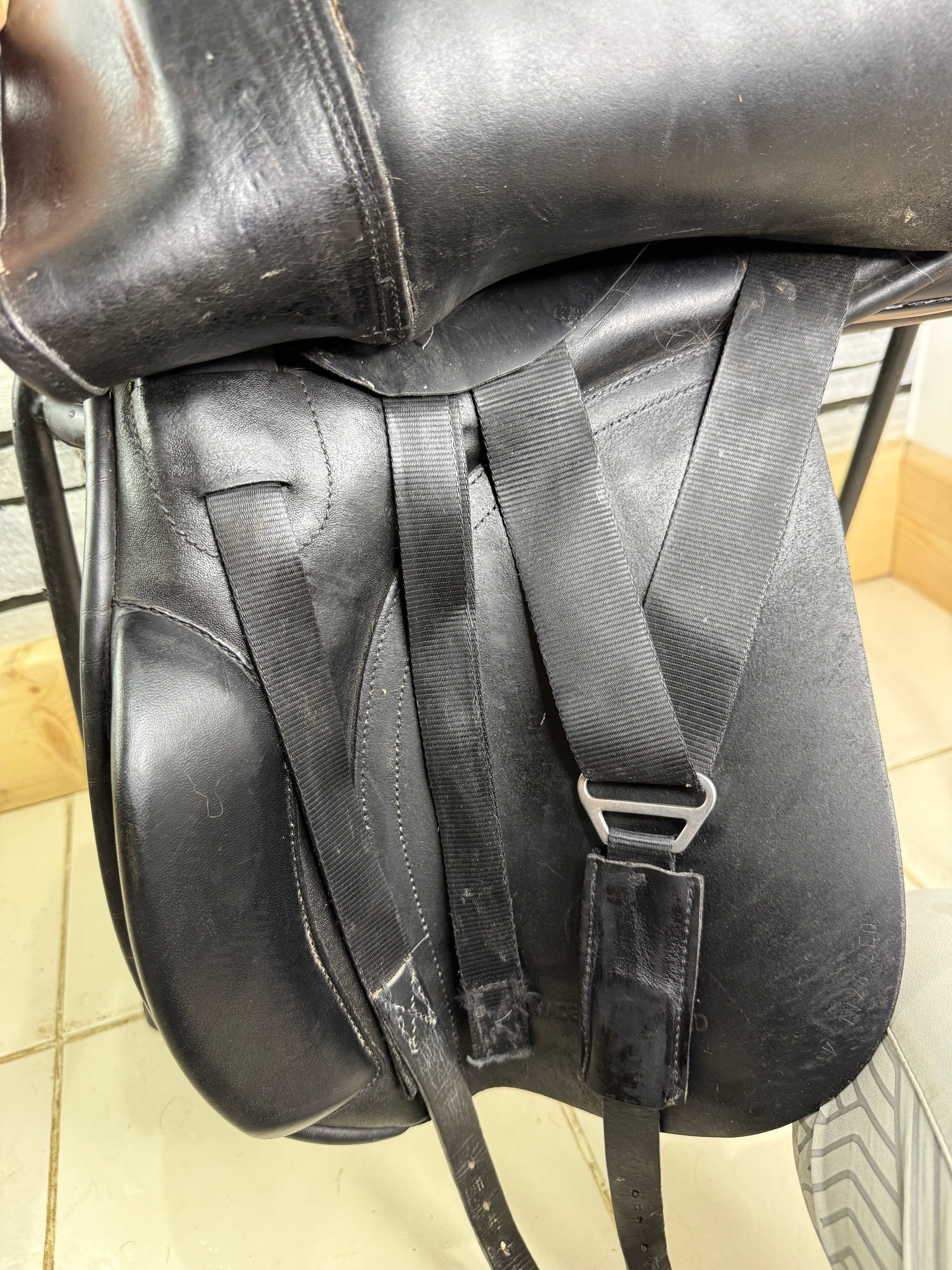  - 18” MW Ideal Jessica Dressage Saddle - Black in 