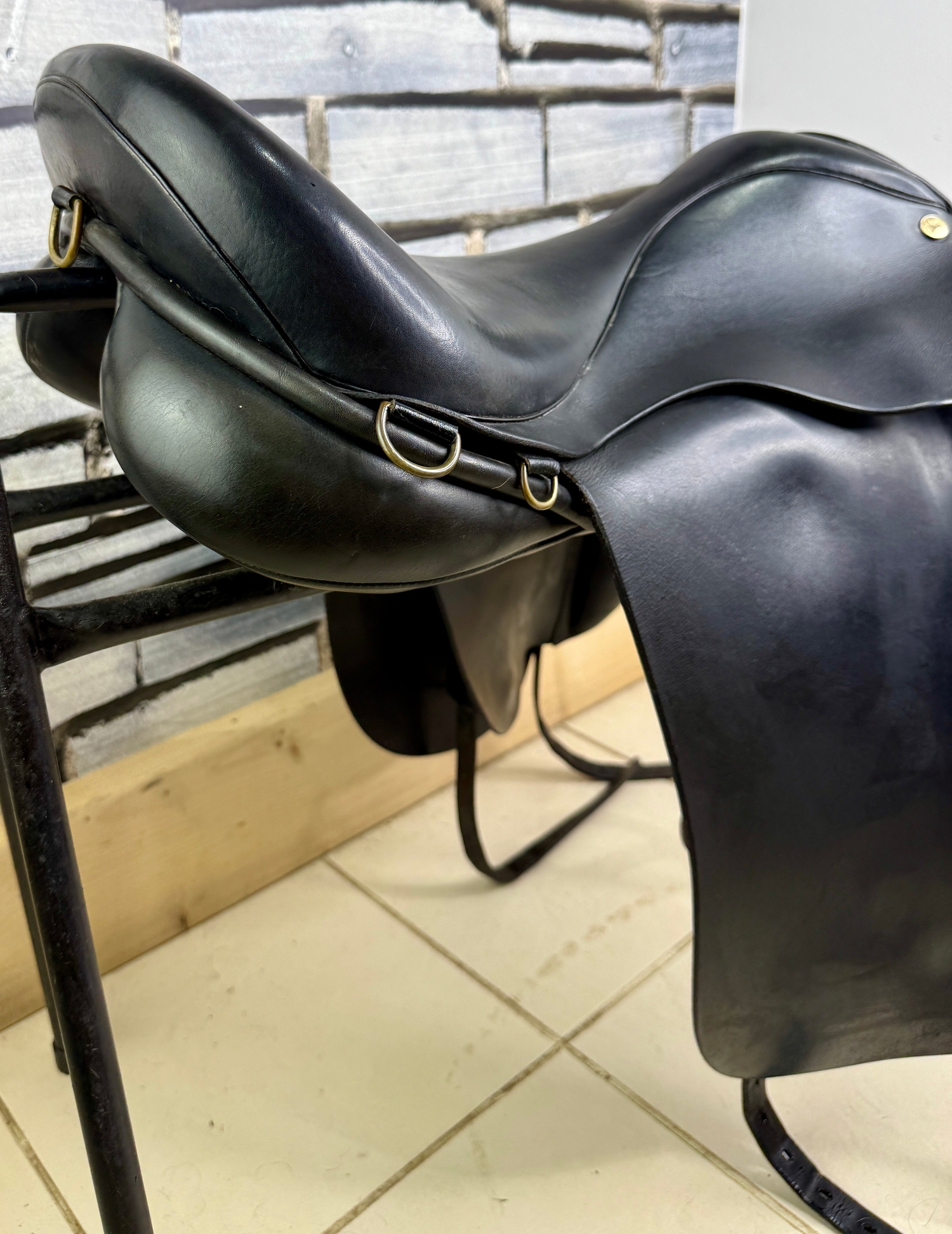  - 18” MW Ideal Jessica Dressage Saddle - Black