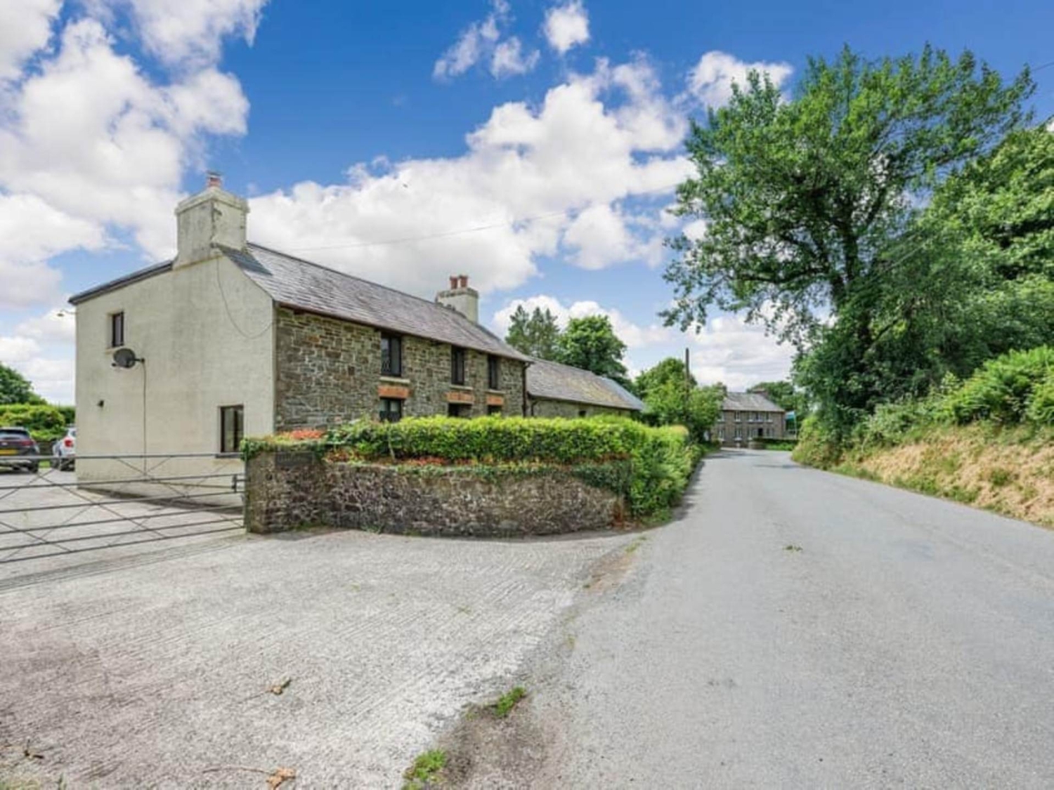  Property for sale in Gorsgoch