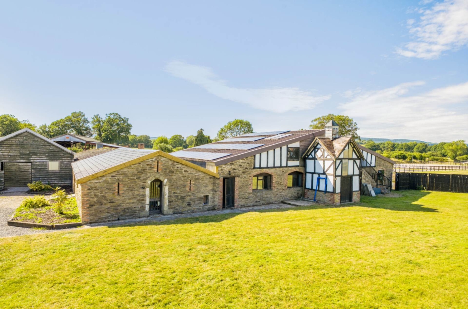 Property for sale in Pembridge - 