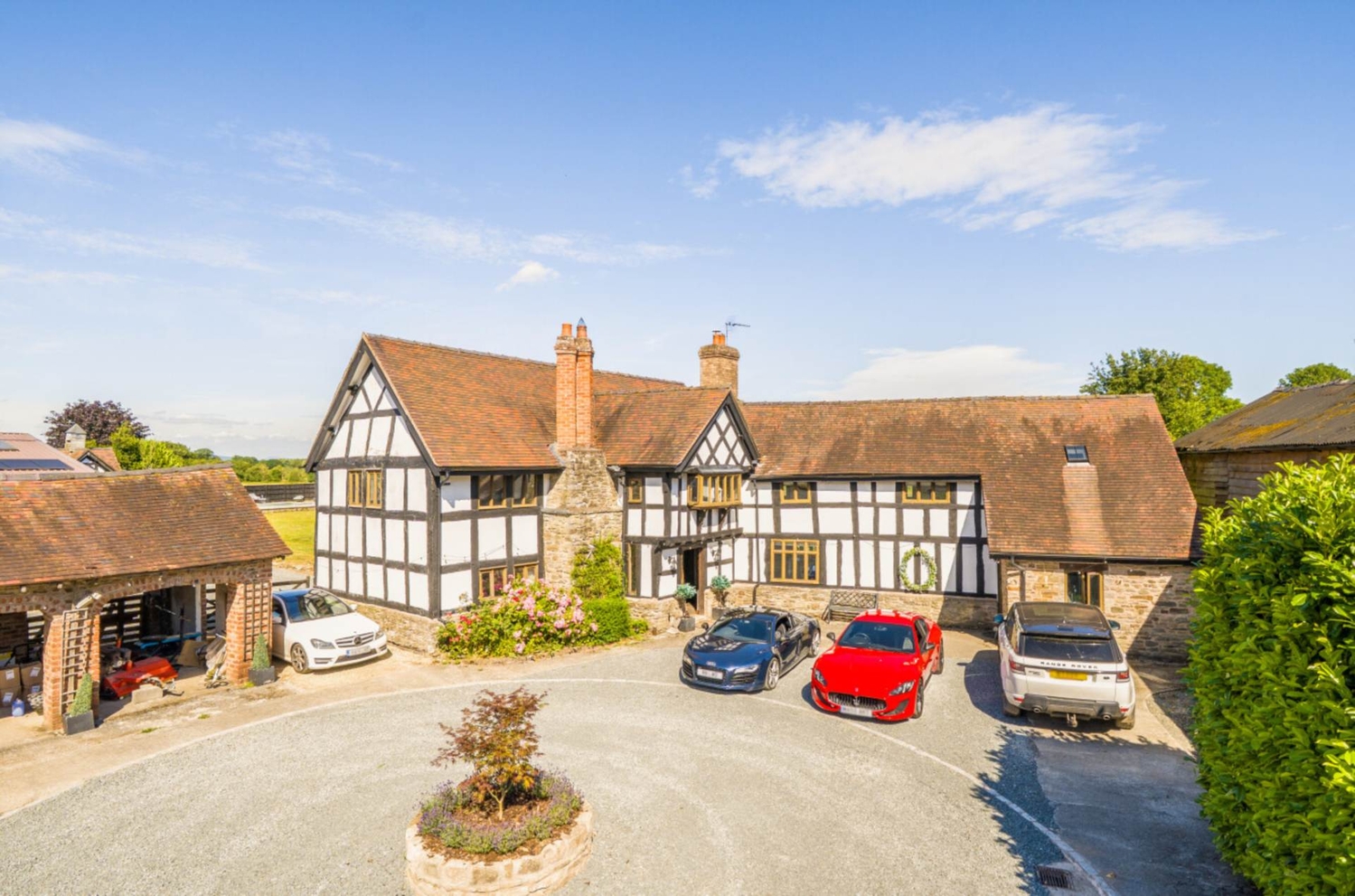 Property for sale in Pembridge 