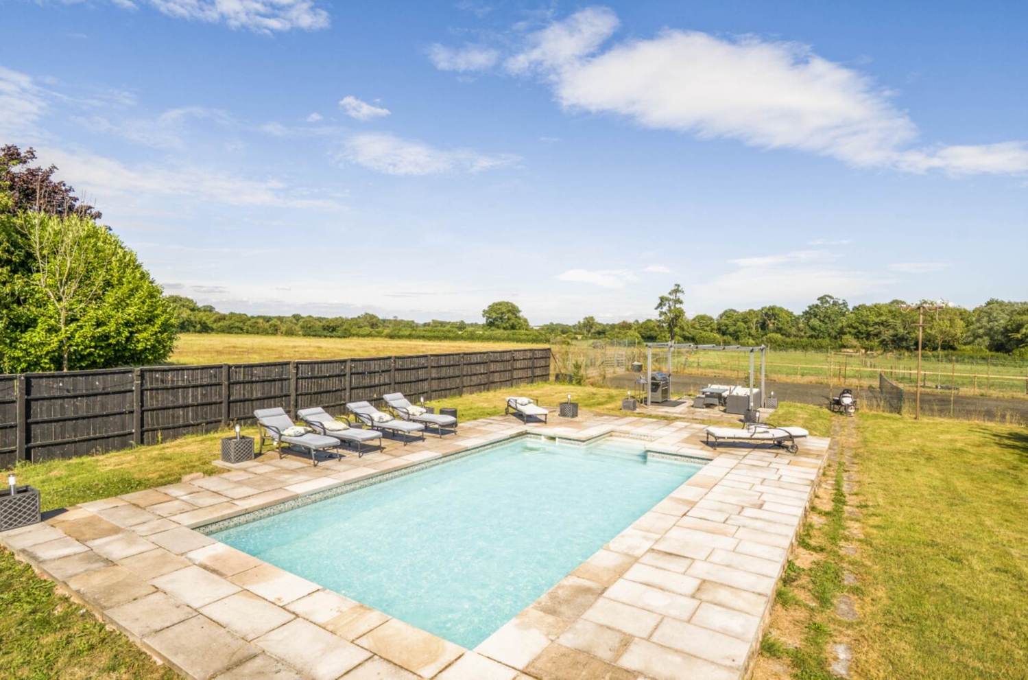  - Property for sale in Pembridge in 