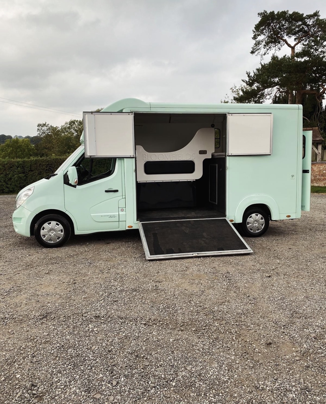 Horseboxes Up to 3.5 Tonnes - Bloomfields   Horsebox in 