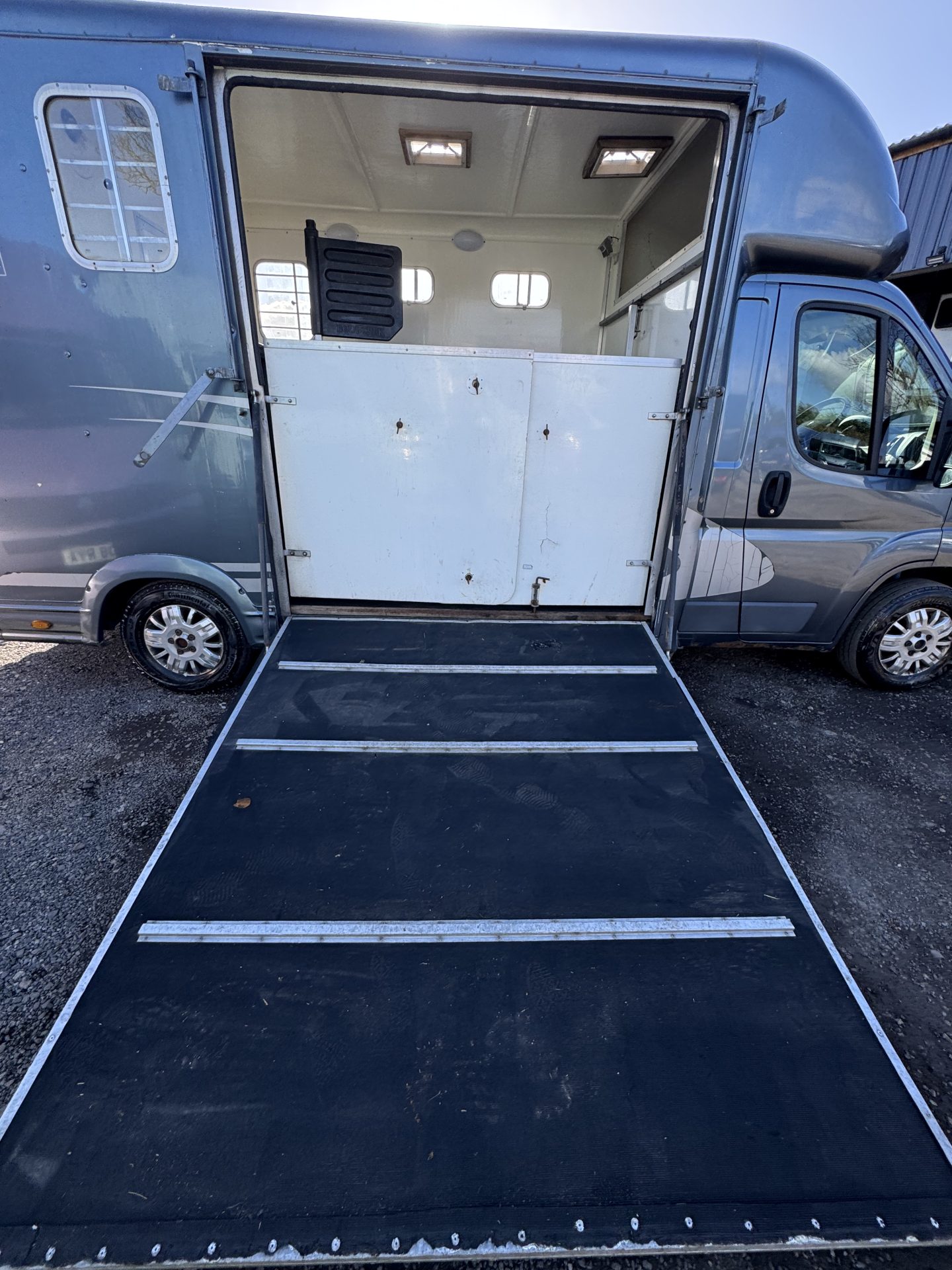 Horseboxes Up to 3.5 Tonnes - Equi-Trek   Horsebox