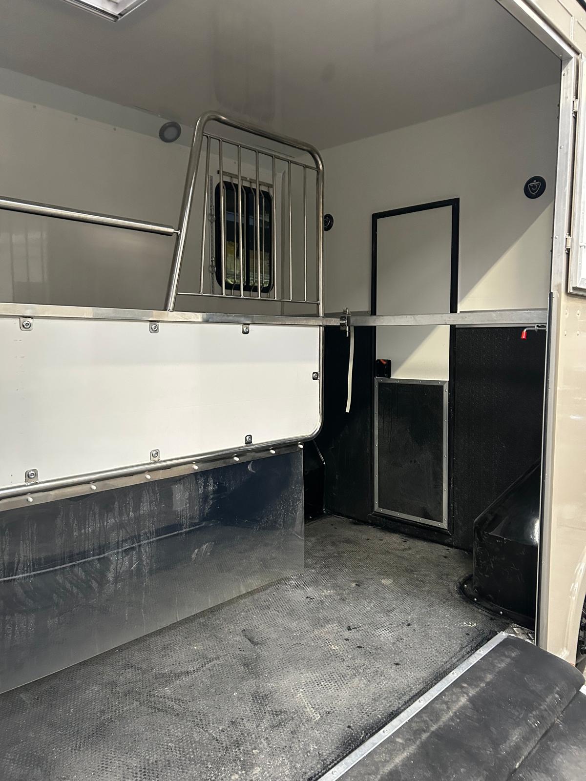 WHB   Horsebox 
