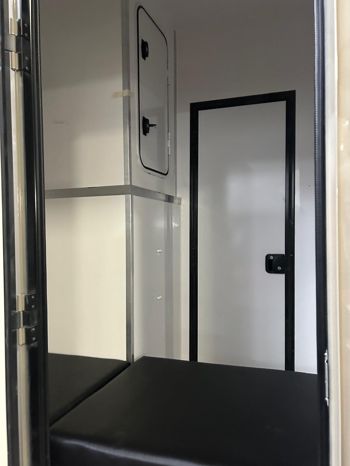 Horseboxes Up to 3.5 Tonnes - WHB   Horsebox in 