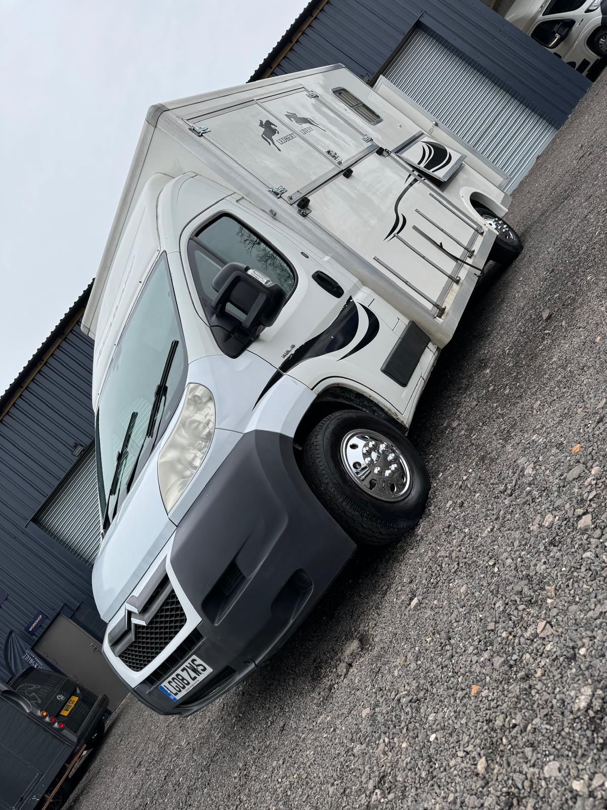  Solid   Horsebox