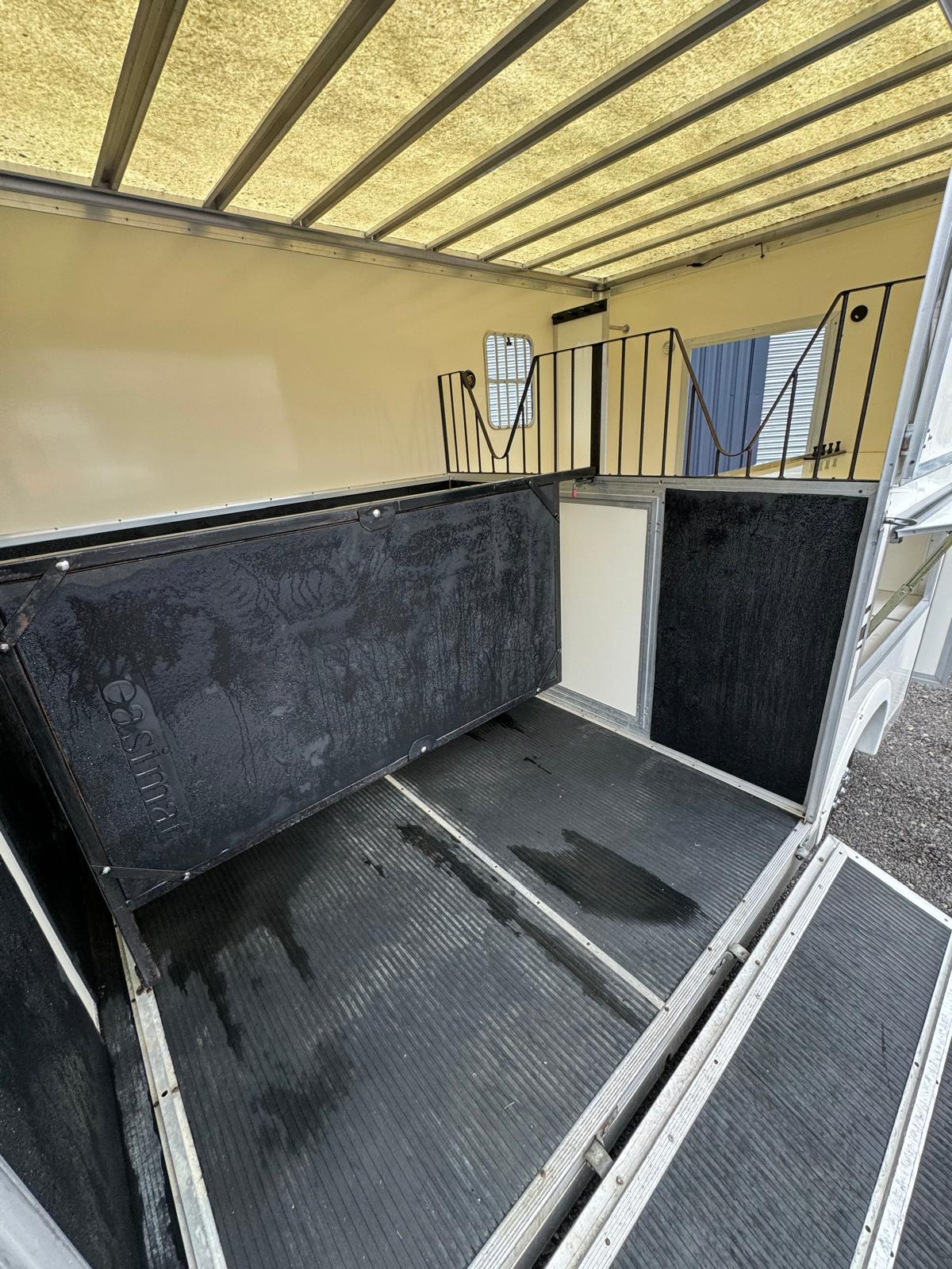 Horseboxes Up to 3.5 Tonnes - Solid   Horsebox