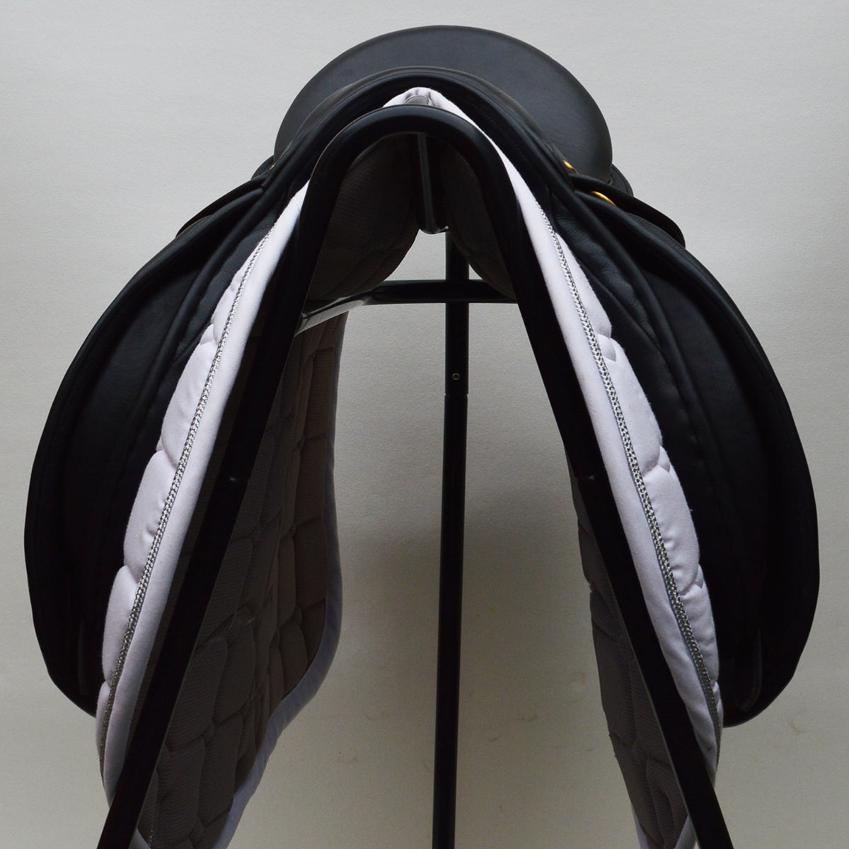 Silhouette GP 17" Approx MW, Black (SKU175) - GP/VSD Saddles