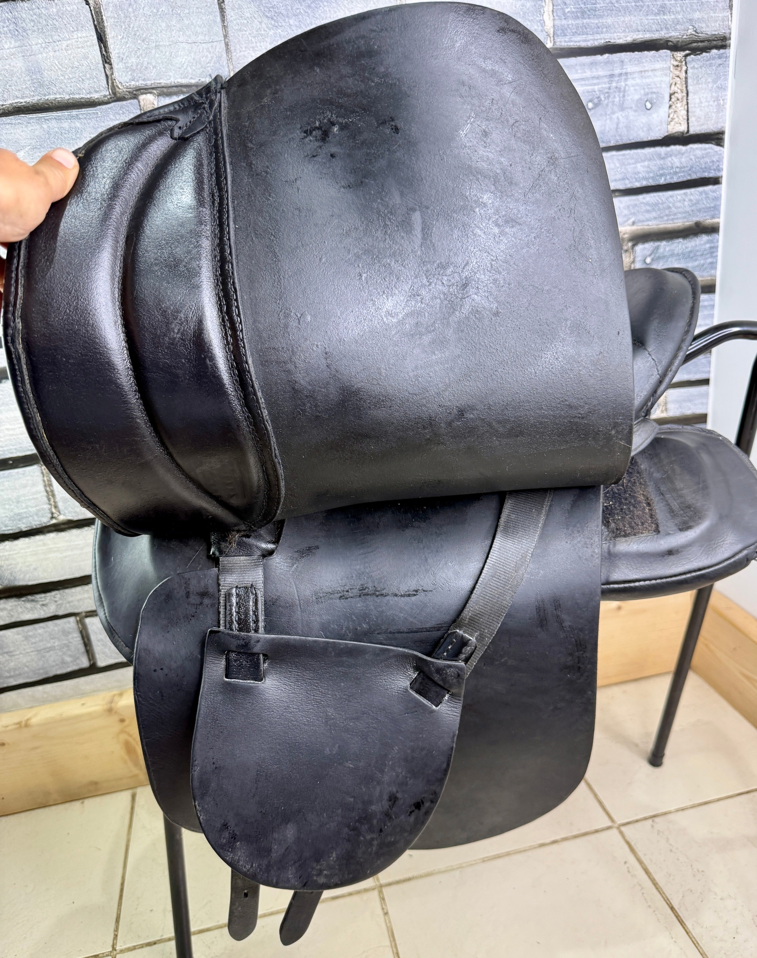 17” Wide Trapezius Endurance/GP Floating Panel System Saddle - Black Leather - Short Strap 
