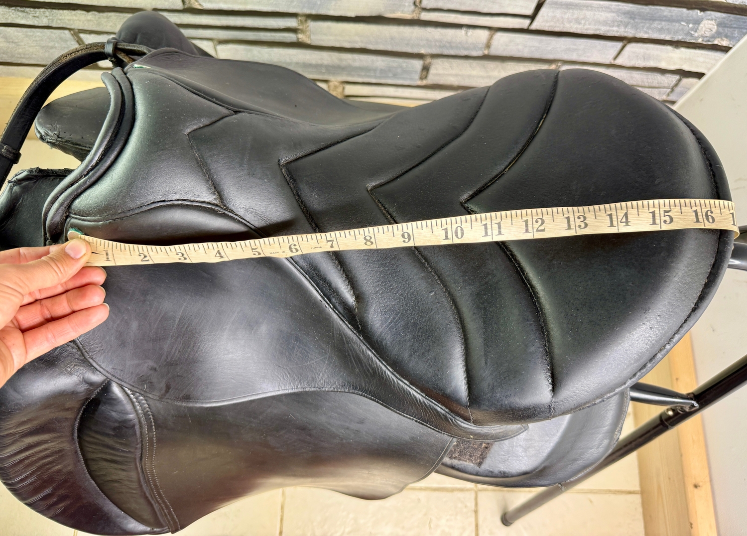  - 17” Wide Trapezius Endurance/GP Floating Panel System Saddle - Black Leather - Short Strap in 