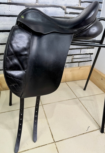17 1/2” MW Ideal/Crown Toshina Dressage Saddle - Black
