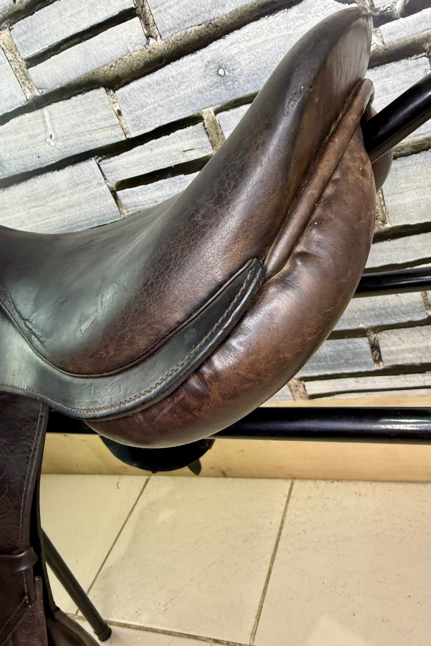  - 17” MW Pariani Close Contact Jump Saddle - Brown in 