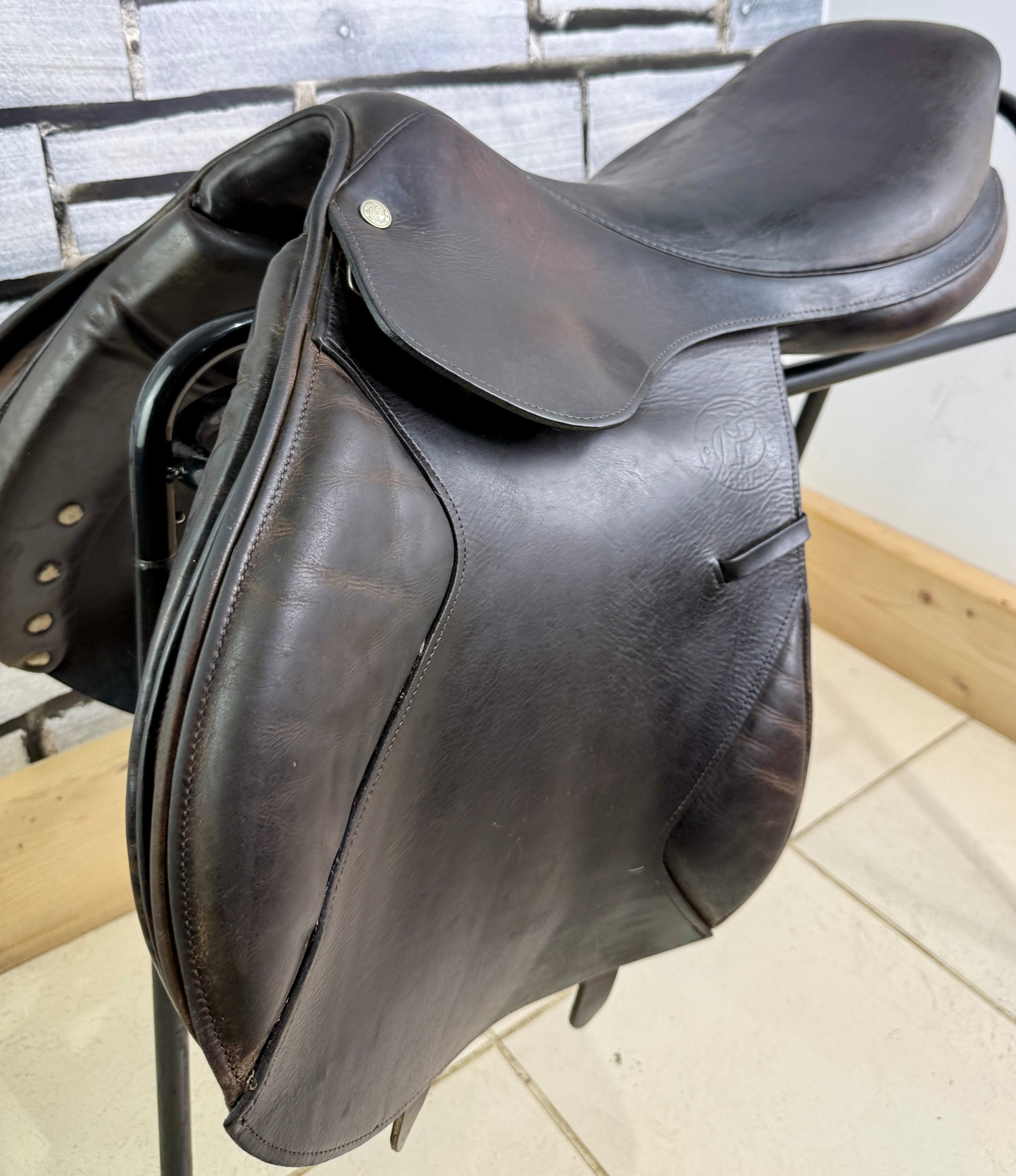  - 17” MW Pariani Close Contact Jump Saddle - Brown