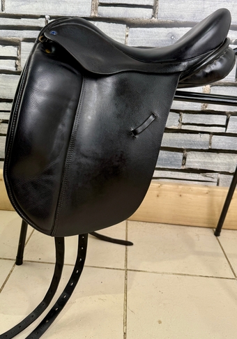 17” Wide Ideal/Martin Wilkinson Suzannah Dressage Saddle - Black