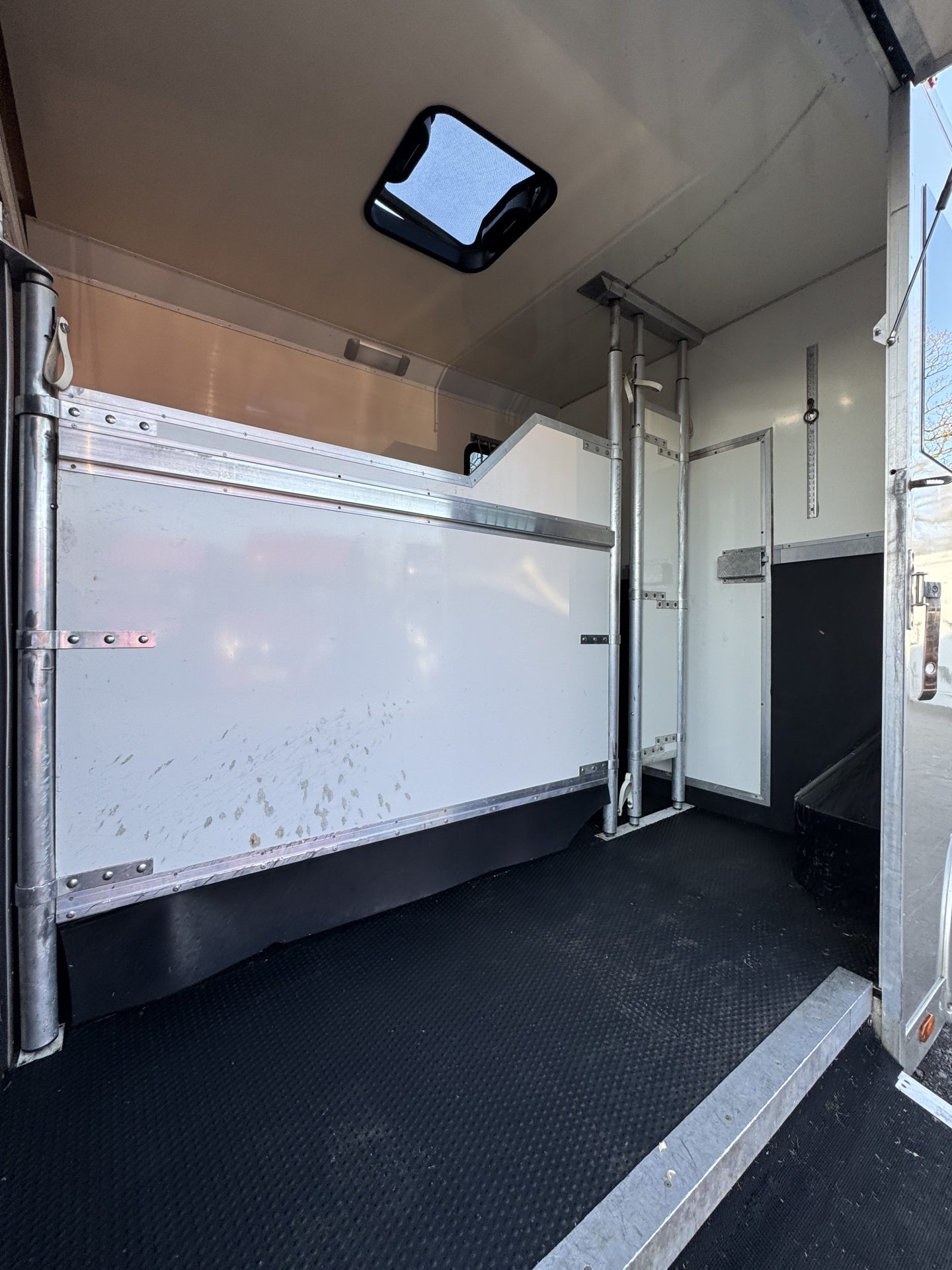 Horseboxes Up to 3.5 Tonnes - Automatic   Horsebox in 