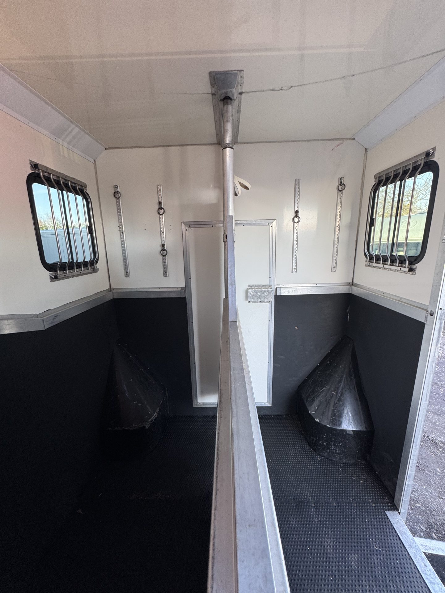 Horseboxes Up to 3.5 Tonnes - Automatic   Horsebox