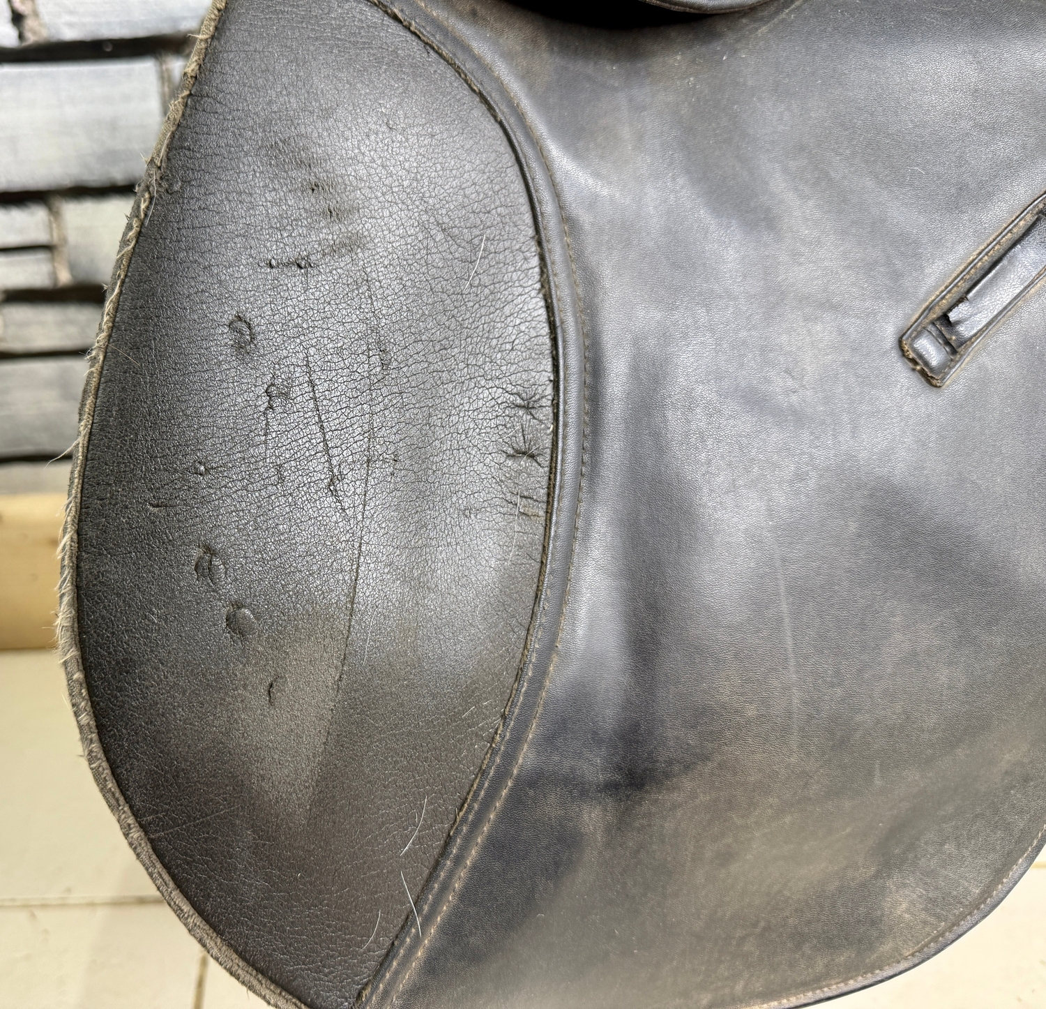 18” Wide Thorowgood Griffin Standard GP Saddle - Black - 