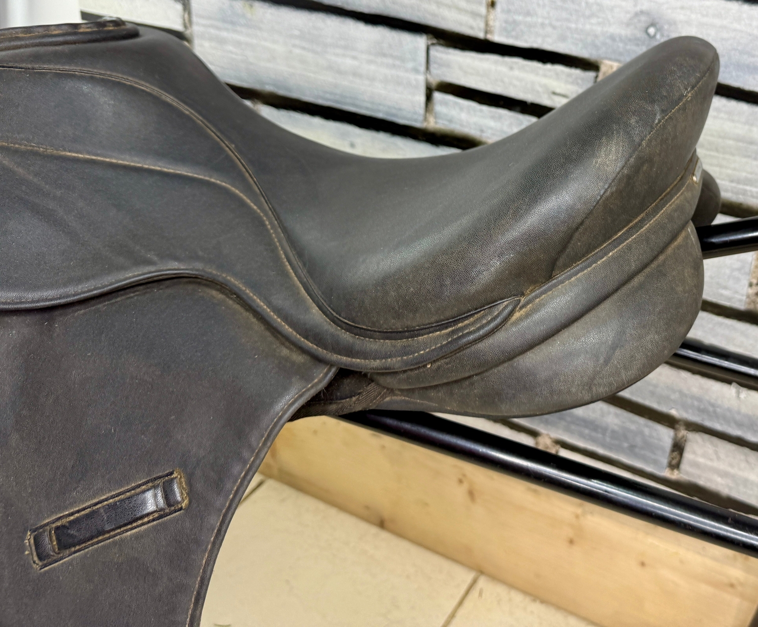 18” Wide Thorowgood Griffin Standard GP Saddle - Black 