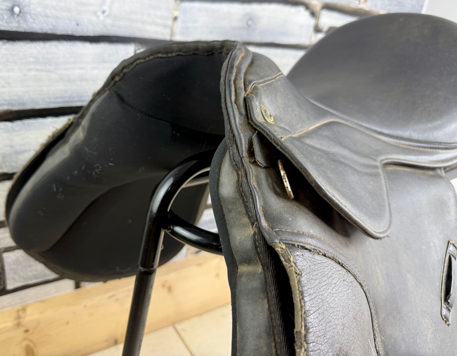  - 18” Wide Thorowgood Griffin Standard GP Saddle - Black in 