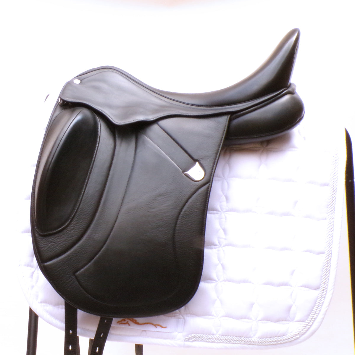 Bates Innova Dressage Saddle (Flocked) - Size 1 (17-17.5") Black (Easy Change System) (SKU417)