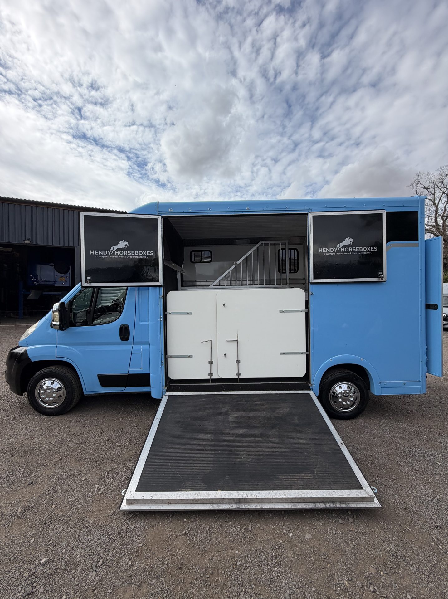 Horseboxes Up to 3.5 Tonnes - Hendy   Horsebox in 
