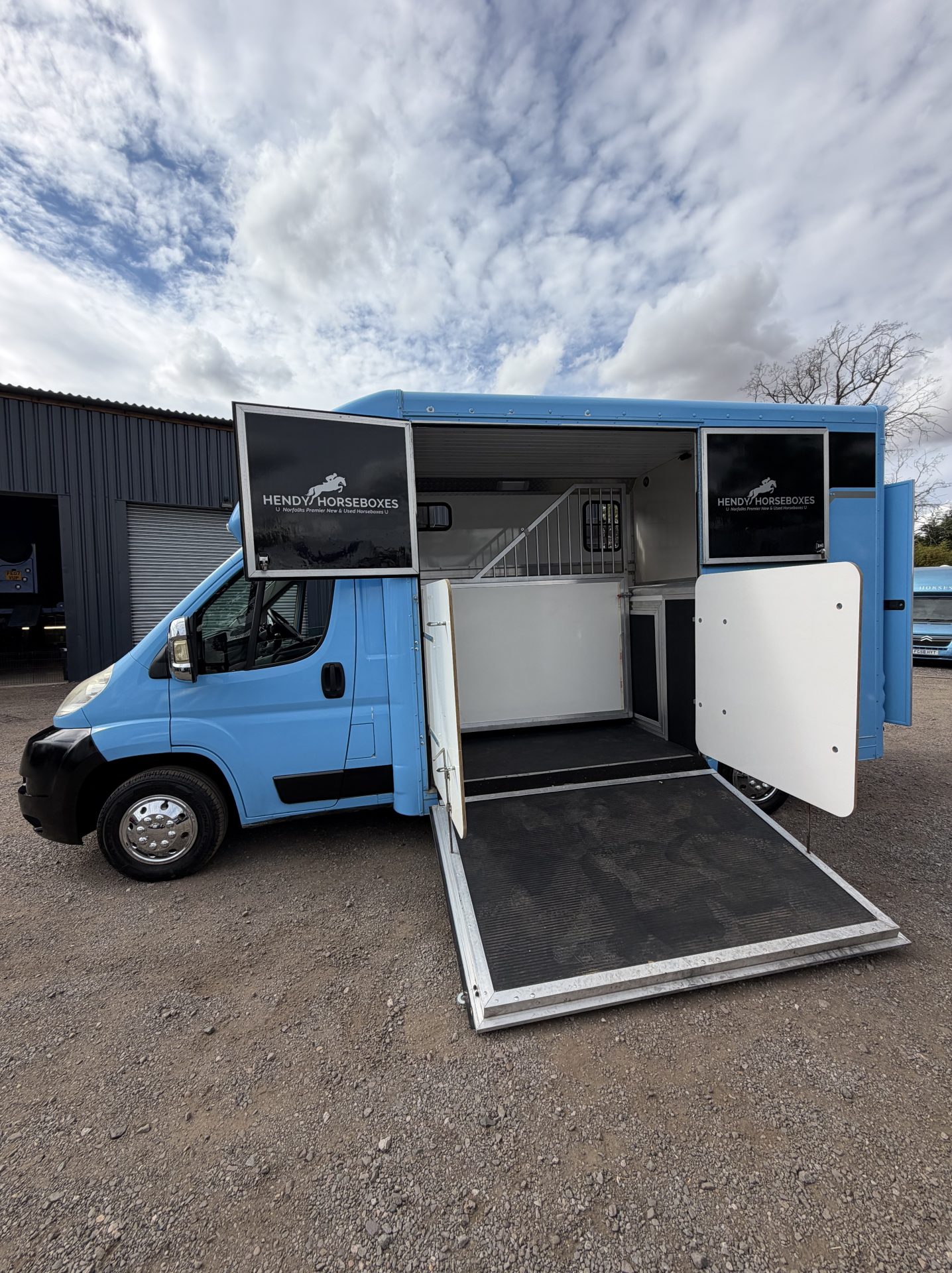 Horseboxes Up to 3.5 Tonnes - Hendy   Horsebox
