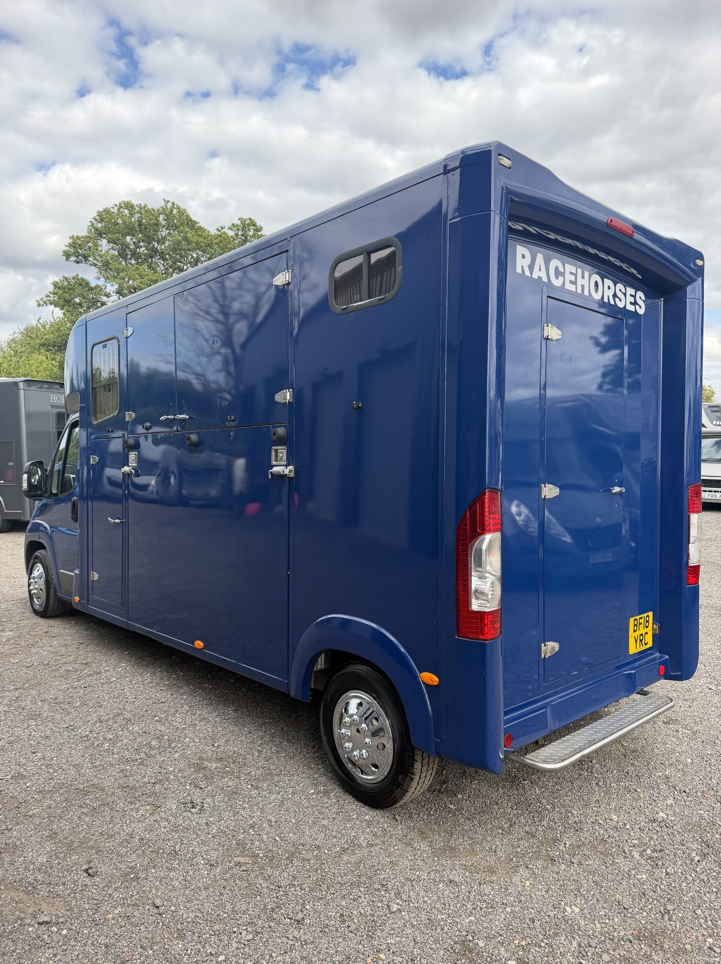 Maneline   Horsebox - Horseboxes Up to 3.5 Tonnes