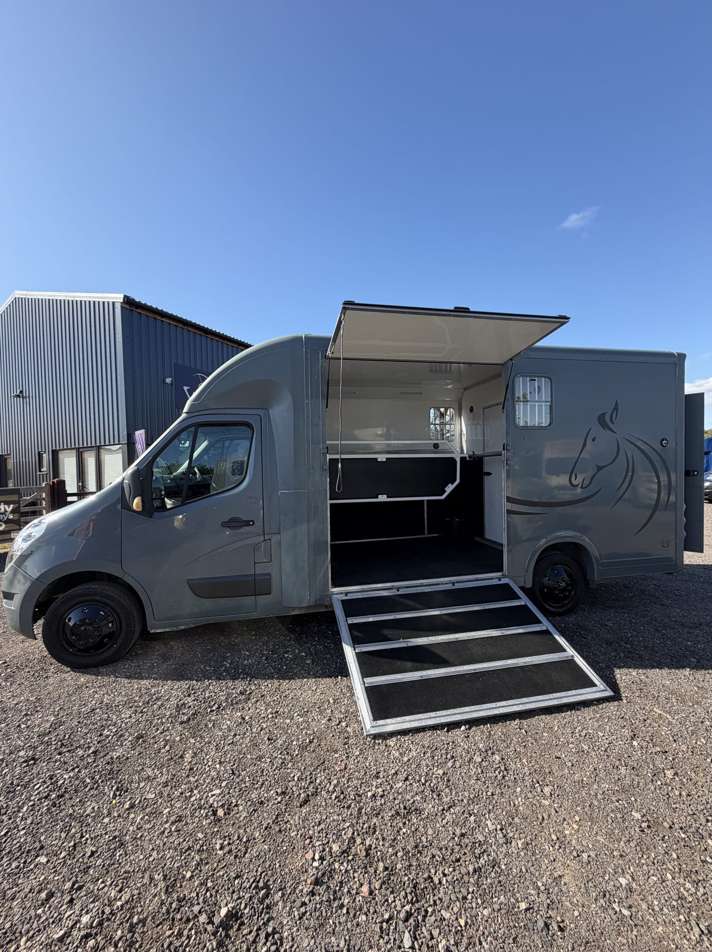 Horseboxes Up to 3.5 Tonnes - Phantom   Horsebox