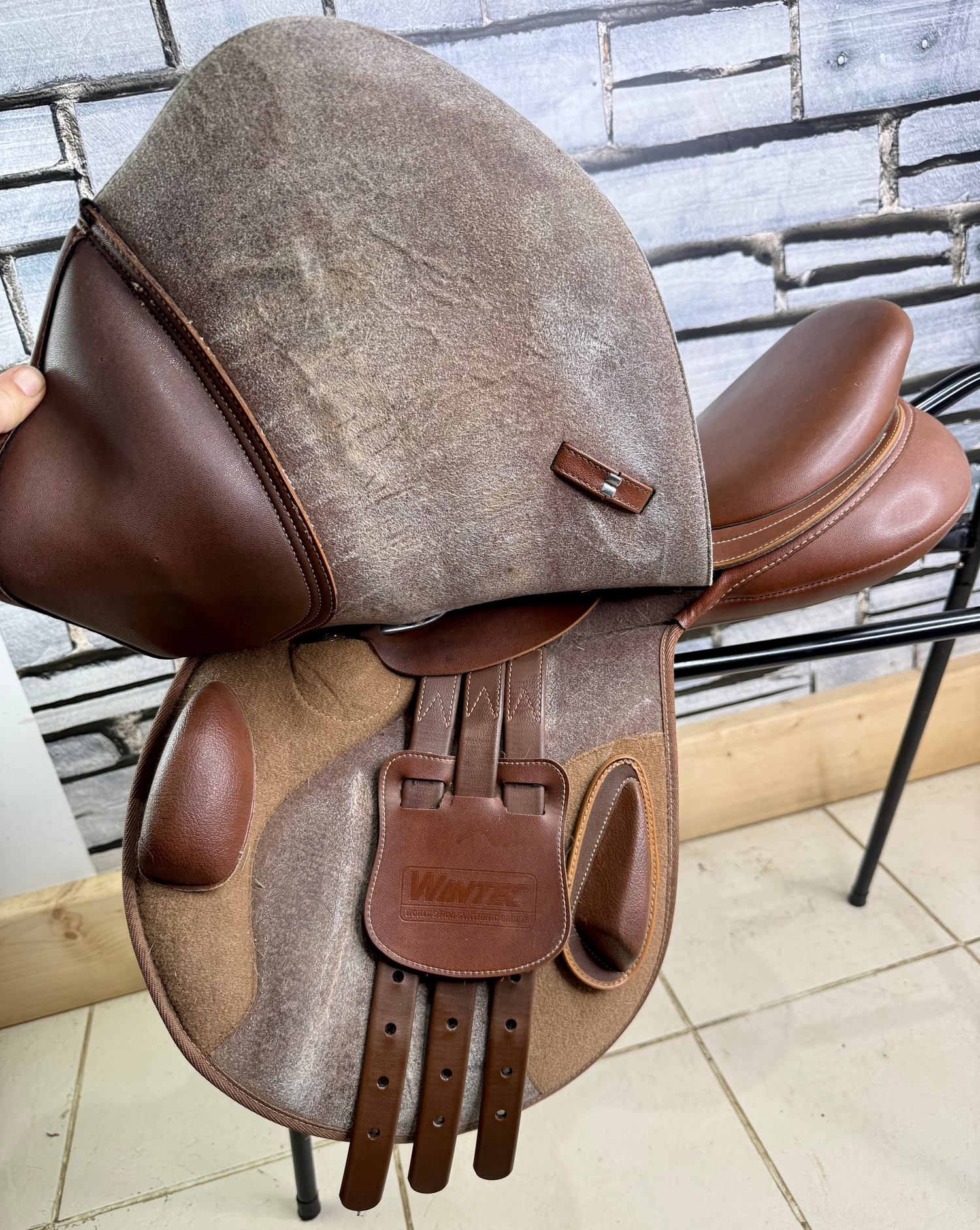 16 1/2” MW/Changeable Gullet Wintec Jump Saddle - Tan