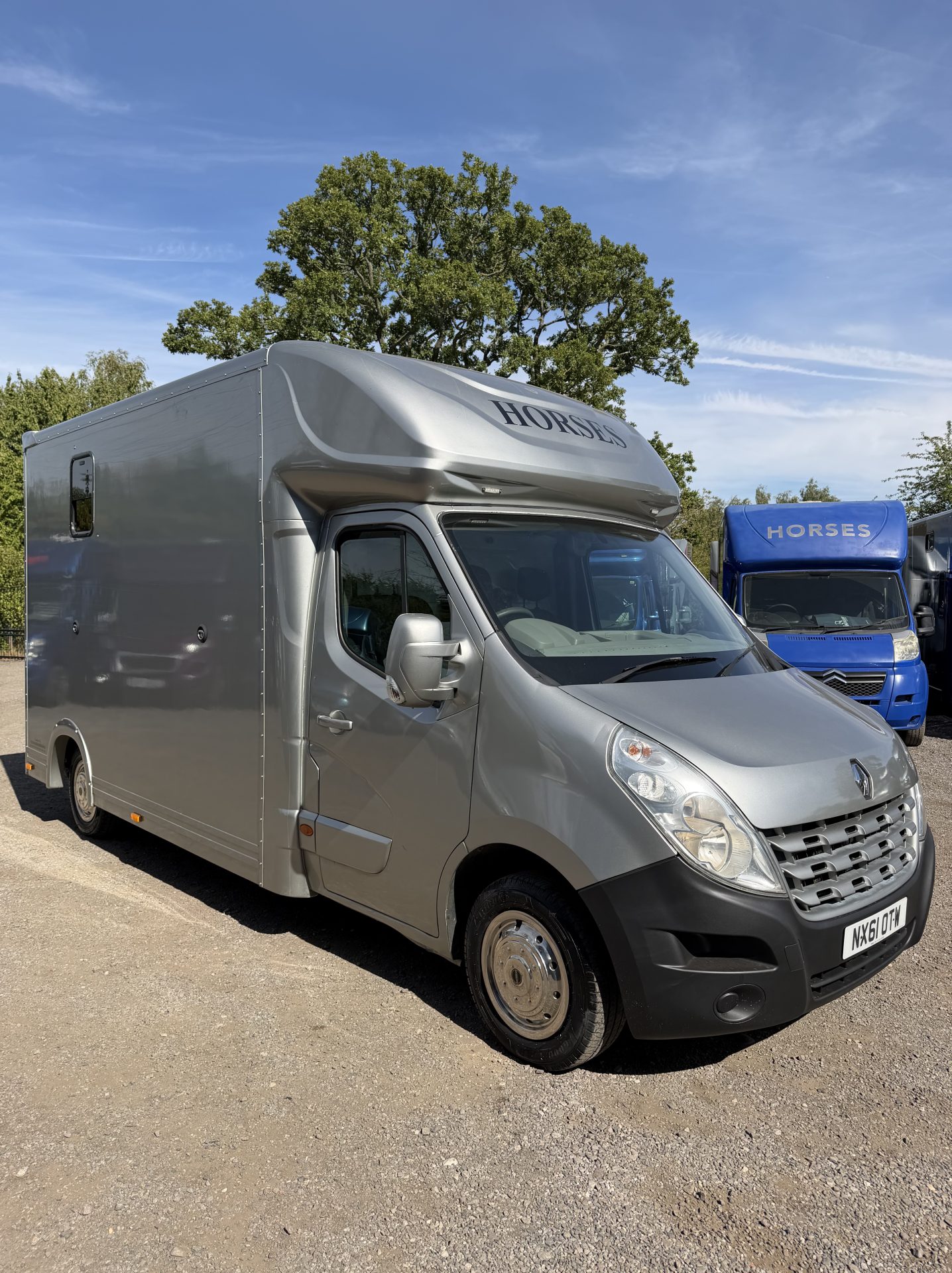 Select   Horsebox