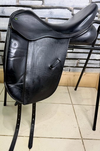 18” Medium Ideal Suzannah Dressage Saddle - Black - Big Blocks, Deep Seat