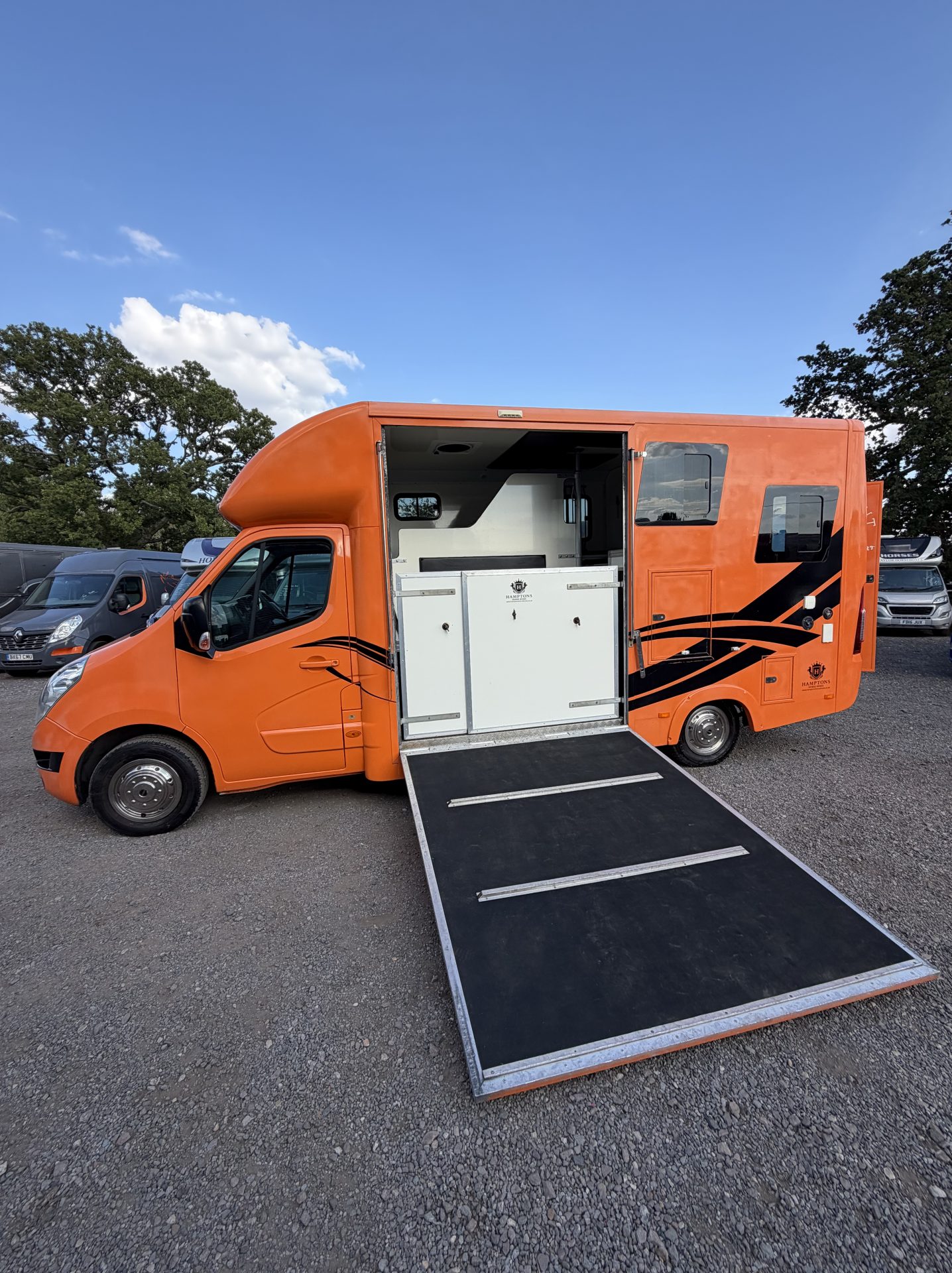 Hamptons   Horsebox 