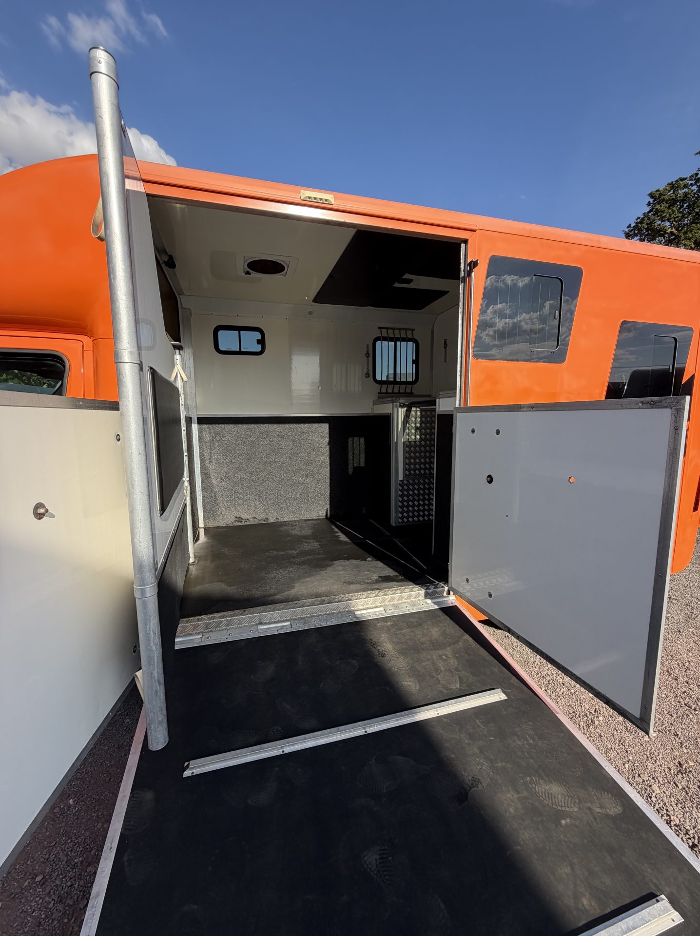 Horseboxes Up to 3.5 Tonnes - Hamptons   Horsebox in 