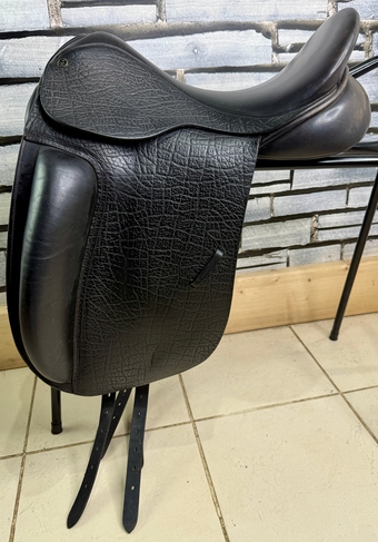 17” Medium County Saddlery Fusion Dressage Saddle - Black