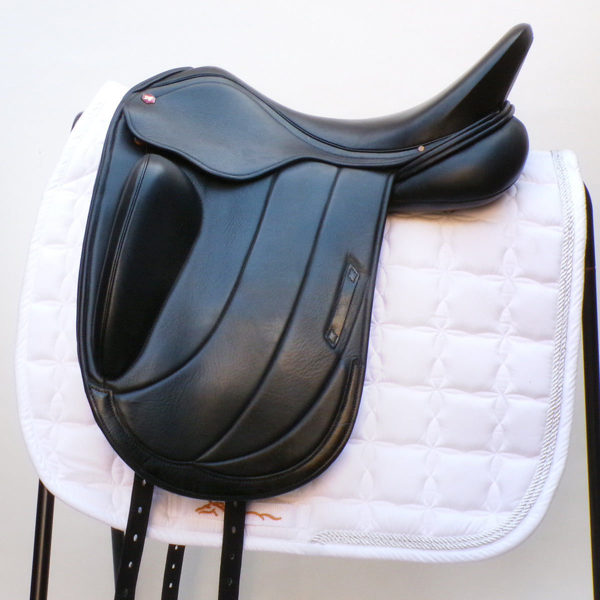 Albion Fabrento Dressage Saddle, 17.5" MW (Adjusta Model) Black (SKU529)